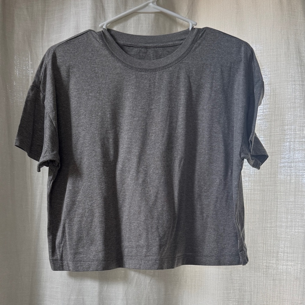 Women’s Vuori Cropped Gray T-Shirt